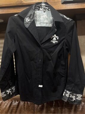 Black Women's Button-Down Shirt with Contrasting Trim - The Classic Look